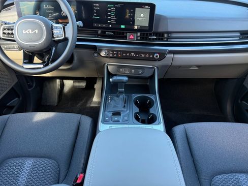 New 2026 Kia Carnival LX FWD image 10