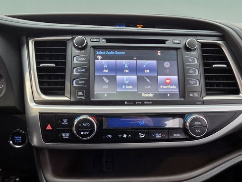 Used 2019 Toyota Highlander Limited image 17