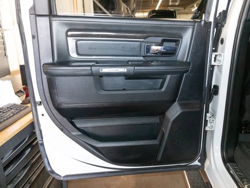 Used 2017 RAM 1500 Limited image 12