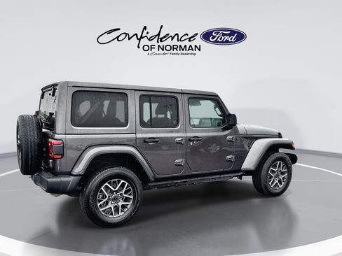 Used 2025 Jeep Wrangler Unlimited Sahara AWD/4WD image 9