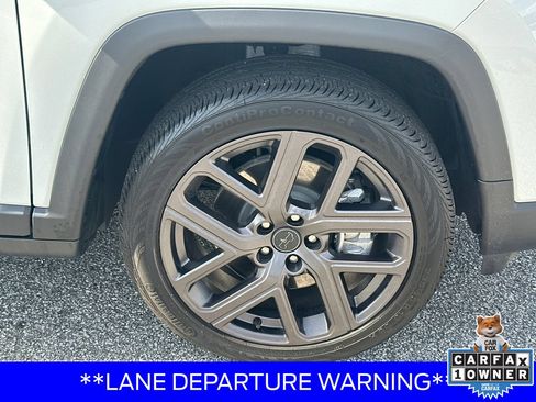 Used 2026 Jeep Compass Latitude w/ Sun and Sound Group AWD/4WD image 12