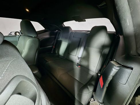 Used 2019 Dodge Challenger SXT image 27