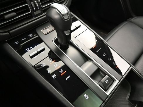 Certified 2023 Porsche Macan Turbo image 22