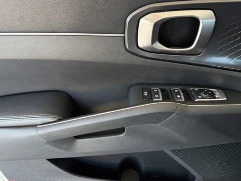 Used 2023 Kia Sorento S w/ Panoramic Sunroof Package FWD image 11