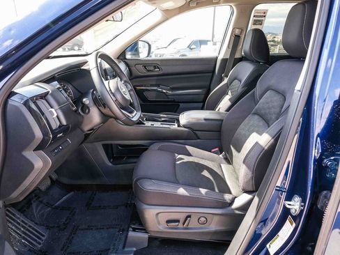 Used 2024 Nissan Pathfinder SV FWD image 18