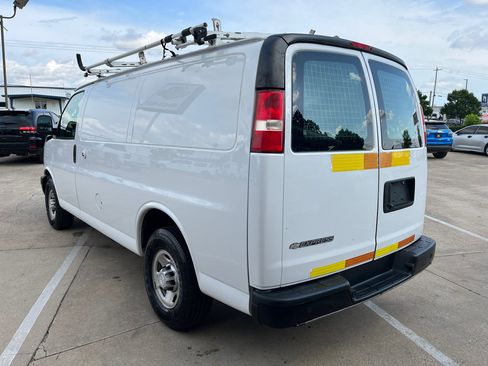 Used 2017 Chevrolet Express 2500 image 4