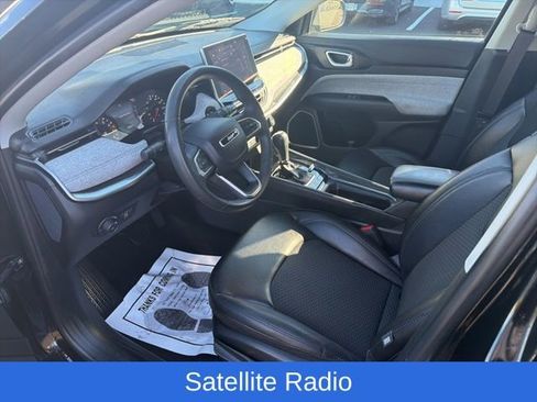 Used 2022 Jeep Compass Latitude image 11