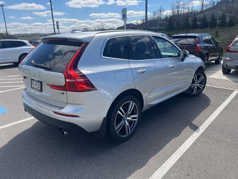 Used 2021 Volvo XC60 T5 Momentum w/ Premium Package image 12
