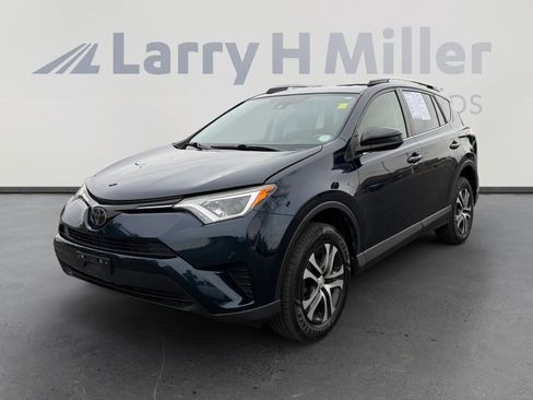 Used 2018 Toyota RAV4 LE w/ All Weather Liner Package image 1