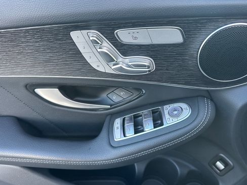 Used 2022 Mercedes-Benz GLC 300 4MATIC image 11