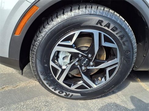 Used 2024 Kia Sportage LX image 19