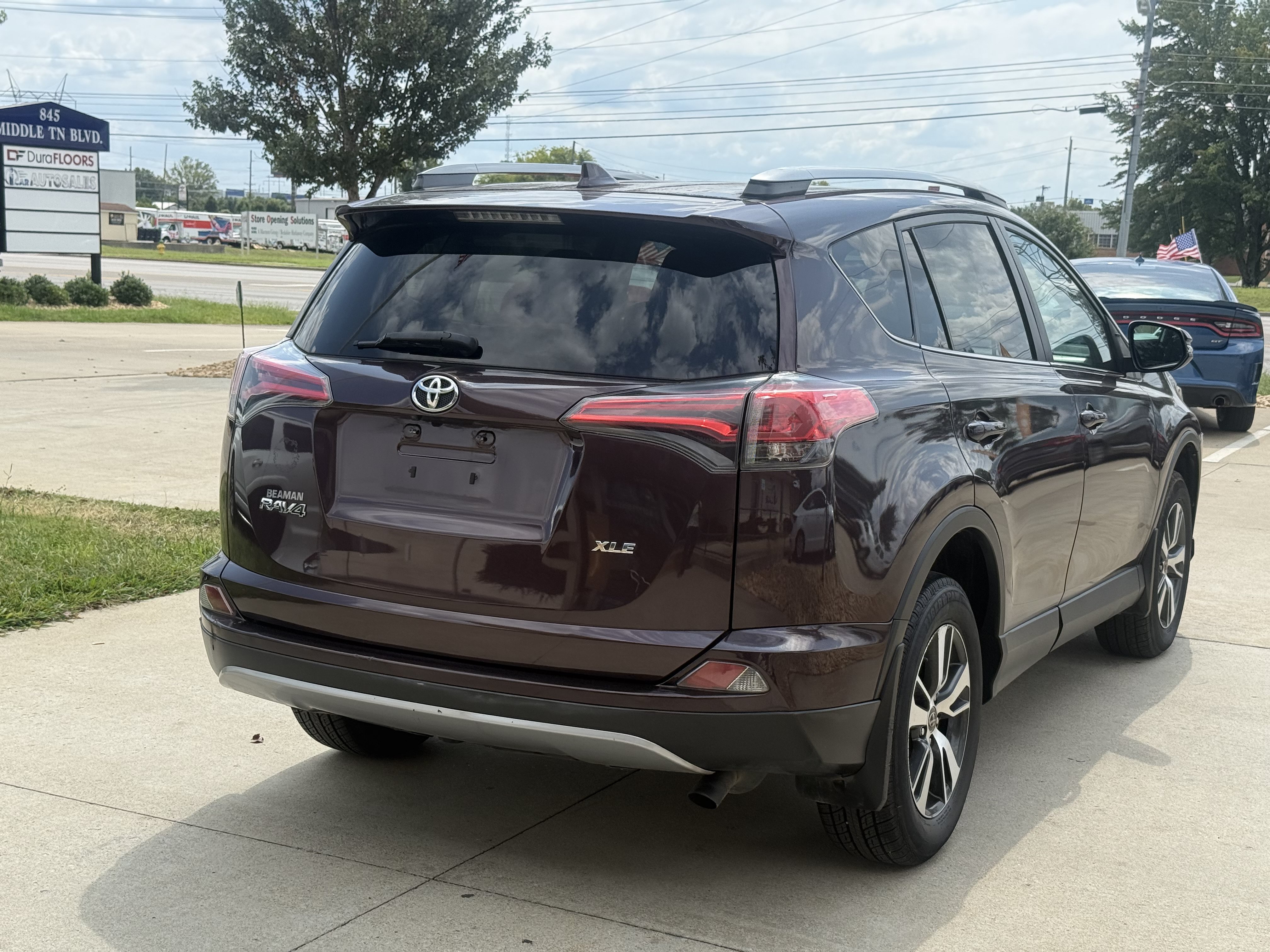 Used 2017 Toyota RAV4 XLE FWD image 7