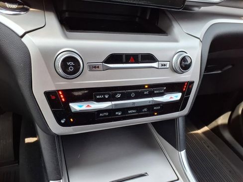 Certified 2022 Ford Explorer XLT w/ Equipment Group 202A image 20