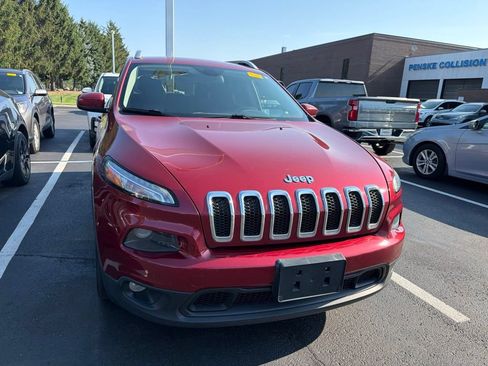 Used 2014 Jeep Cherokee Latitude w/ Cold Weather Group FWD image 5