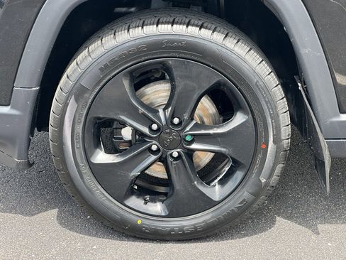 Used 2021 Jeep Compass Latitude image 9