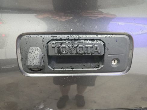 Used 2017 Toyota Tacoma TRD Sport AWD/4WD image 13