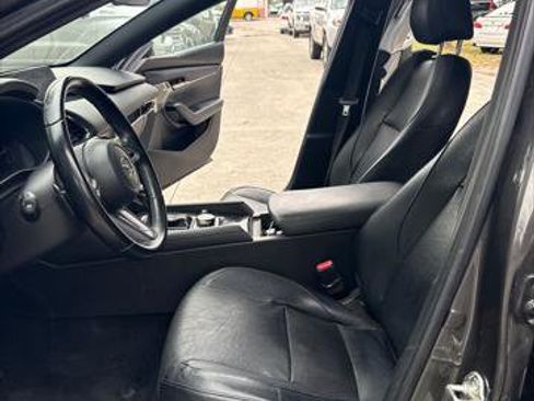 Used 2019 MAZDA MAZDA3 Hatchback w/ Premium Package image 17