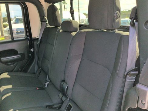 Used 2023 Jeep Gladiator Sport AWD/4WD image 12