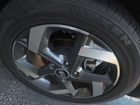 Certified 2022 Hyundai Venue SEL image 11