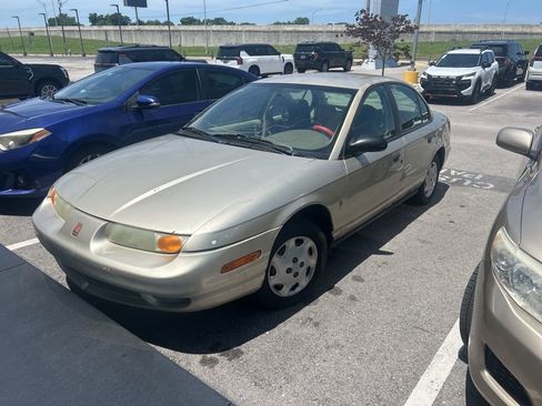 Used 2002 Saturn S-Series SL1 FWD image 1