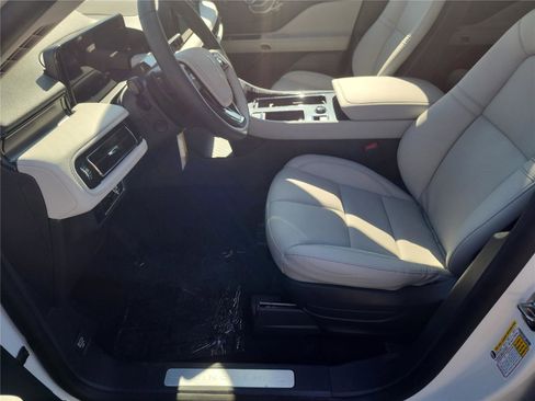 New 2026 Lincoln Aviator 2WD image 13