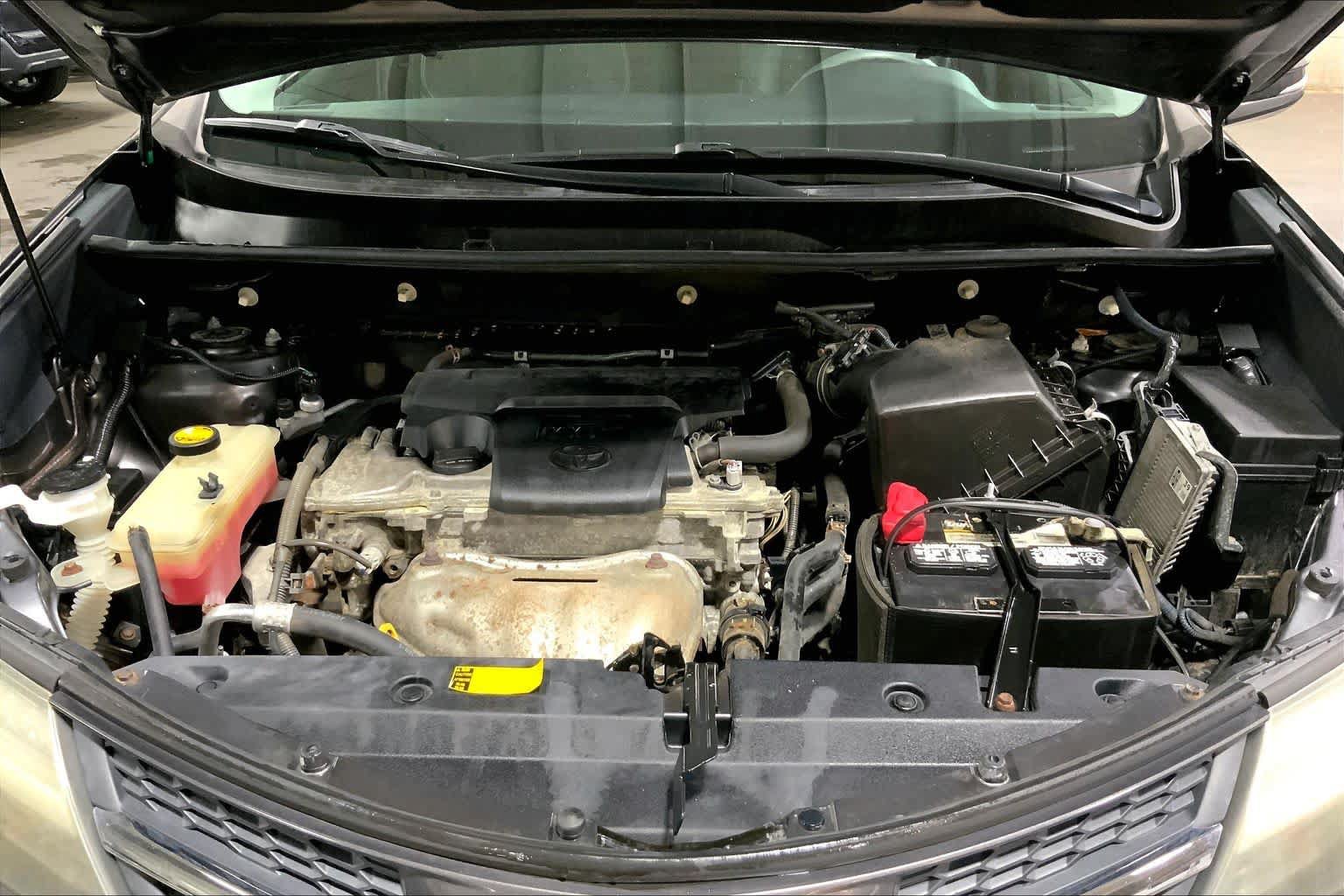 Used 2014 Toyota RAV4 XLE AWD/4WD image 32