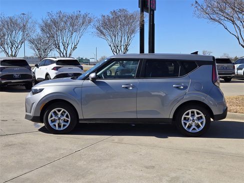 Certified 2025 Kia Soul S image 12