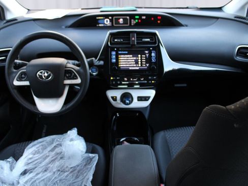 Used 2018 Toyota Prius Prime Plus image 2