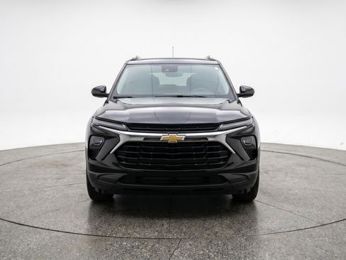 Used 2025 Chevrolet TrailBlazer LT w/ Driver Confidence Package AWD/4WD image 2