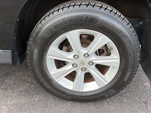 Used 2011 Toyota Highlander SE image 21