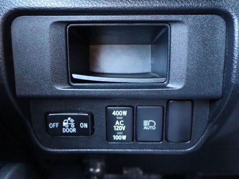 Used 2018 Toyota Tacoma TRD Off-Road image 29