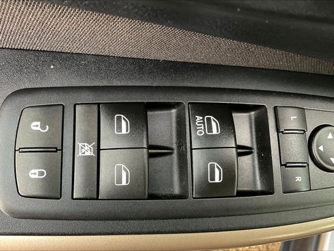 Used 2017 Jeep Cherokee Sport image 34