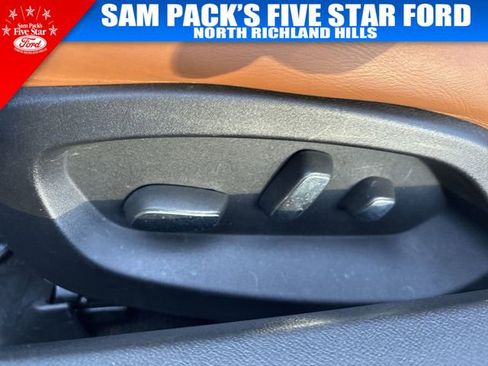 Used 2015 Chevrolet Corvette Stingray Convertible w/ 3LT Preferred Equipment Group RWD image 21