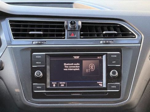 Used 2020 Volkswagen Tiguan S image 16