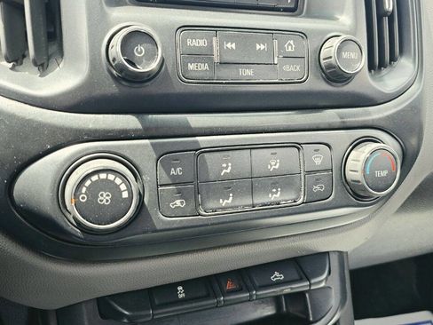 Used 2017 Chevrolet Colorado W/T RWD image 16