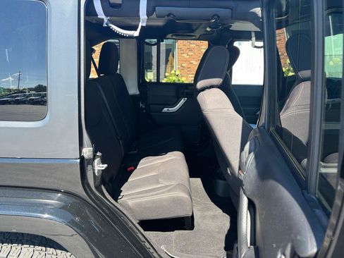 Used 2013 Jeep Wrangler Unlimited Sahara w/ Connectivity Group AWD/4WD image 13
