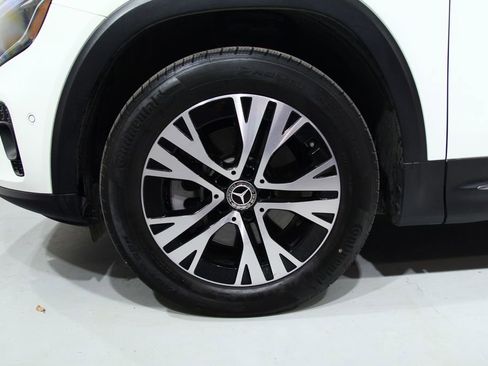 Certified 2025 Mercedes-Benz GLB 250 4MATIC image 18