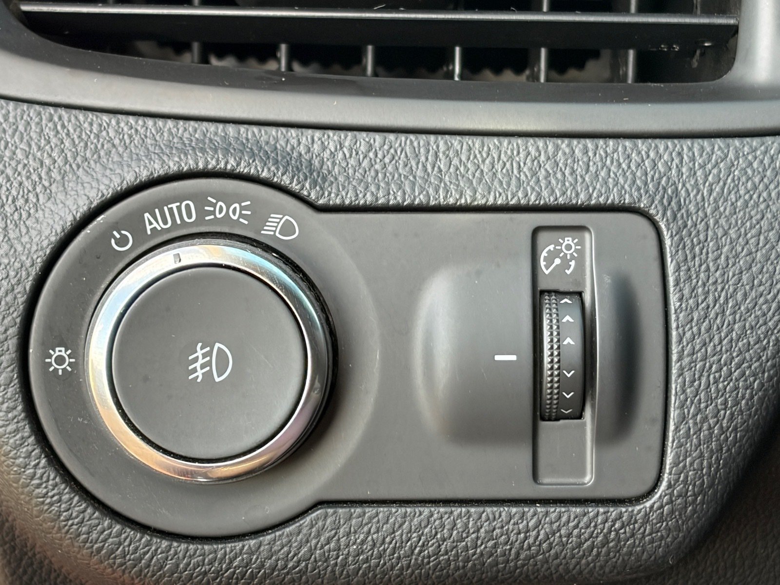Used 2019 Buick Envision Premium AWD/4WD image 22