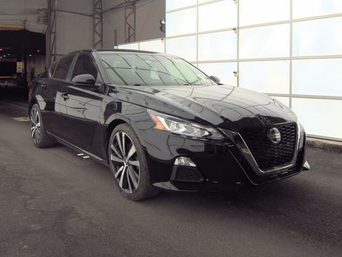 Used 2020 Nissan Altima 2.5 SR image 2