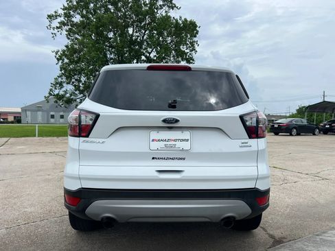 Used 2017 Ford Escape SE FWD image 4