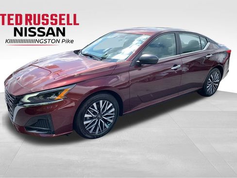 Used 2025 Nissan Altima 2.5 SV FWD image 1