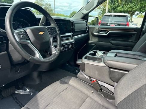 Used 2023 Chevrolet Silverado 1500 LT AWD/4WD image 17