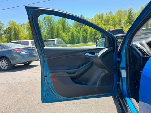 Used 2016 Ford Focus SE FWD image 9