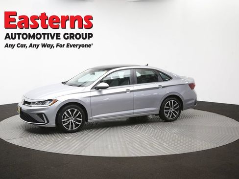 Used 2025 Volkswagen Jetta SE FWD image 56