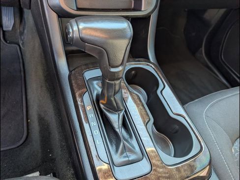 Used 2017 GMC Canyon SLE w/ SLE Convenience Package image 9