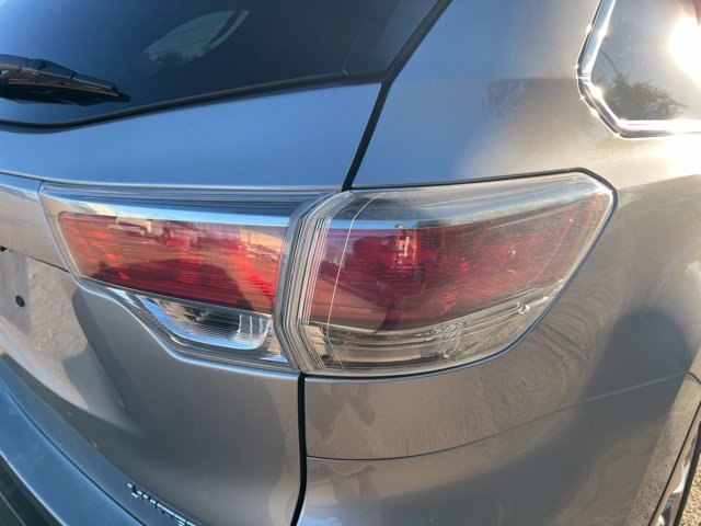 Used 2016 Toyota Highlander Limited AWD/4WD image 11