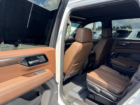 Used 2025 Chevrolet Tahoe High Country w/ Sun And Tow Package RWD image 35