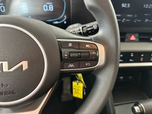 Used 2023 Kia Sportage LX image 16