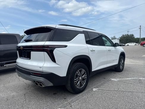 Used 2024 Chevrolet Traverse LT AWD/4WD image 9