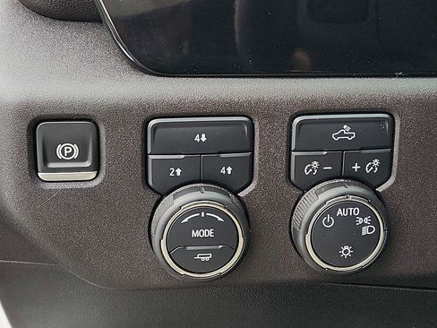 Used 2024 Chevrolet Silverado 2500 LT image 25